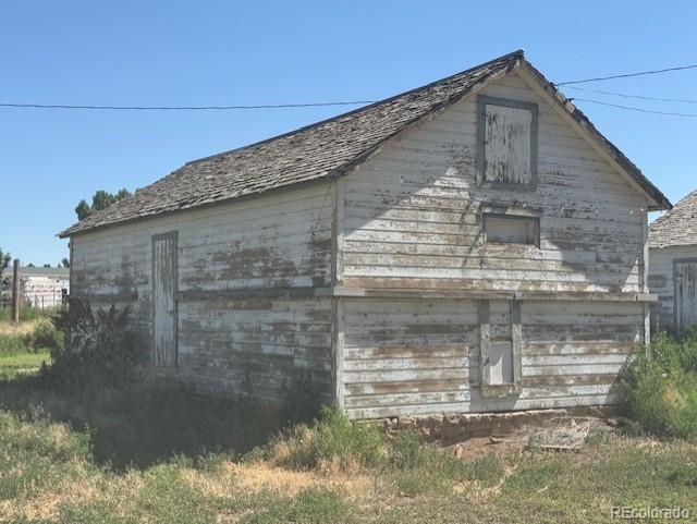 3608 Southeast Frontage Road Johnstown, CO 80534 - Photo 11 of 19 a backyard of a house