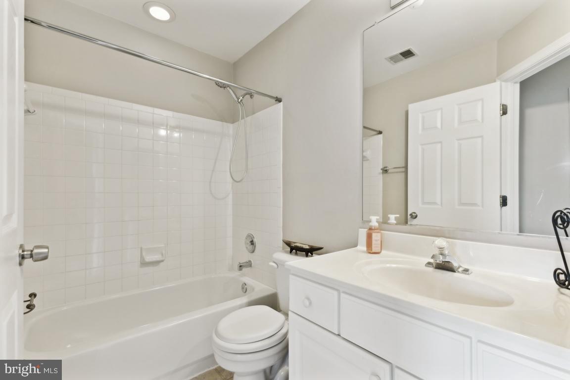 663 Springhouse Square Southeast Leesburg, VA 20175 - Photo 20 of 26 Gallery Image 20