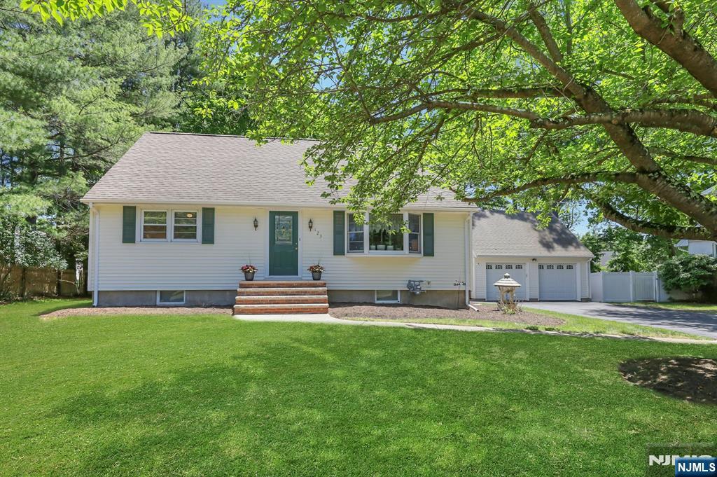 123 Chapel Road Mahwah, NJ 07430 - Photo 1 of 17
