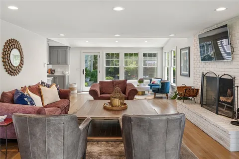 $2,250,000 | 9 Stone Tower Lane, Barrington, RI 02806