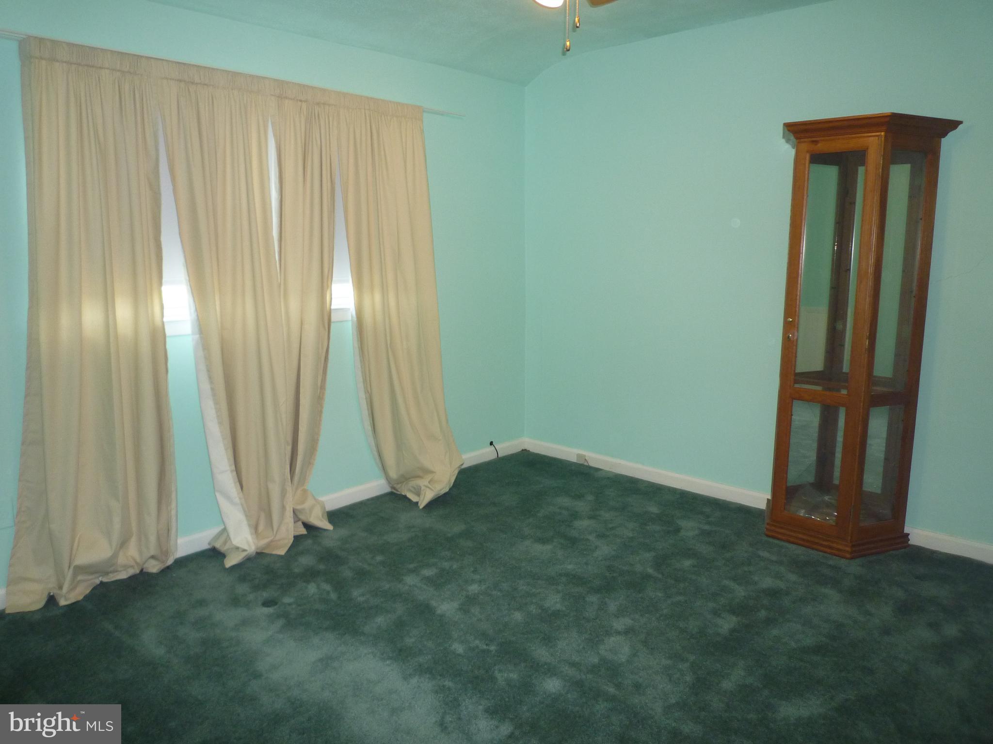 207 Southeastern Terrace Baltimore, MD 21221 - Photo 17 of 28 Back Bedroom
