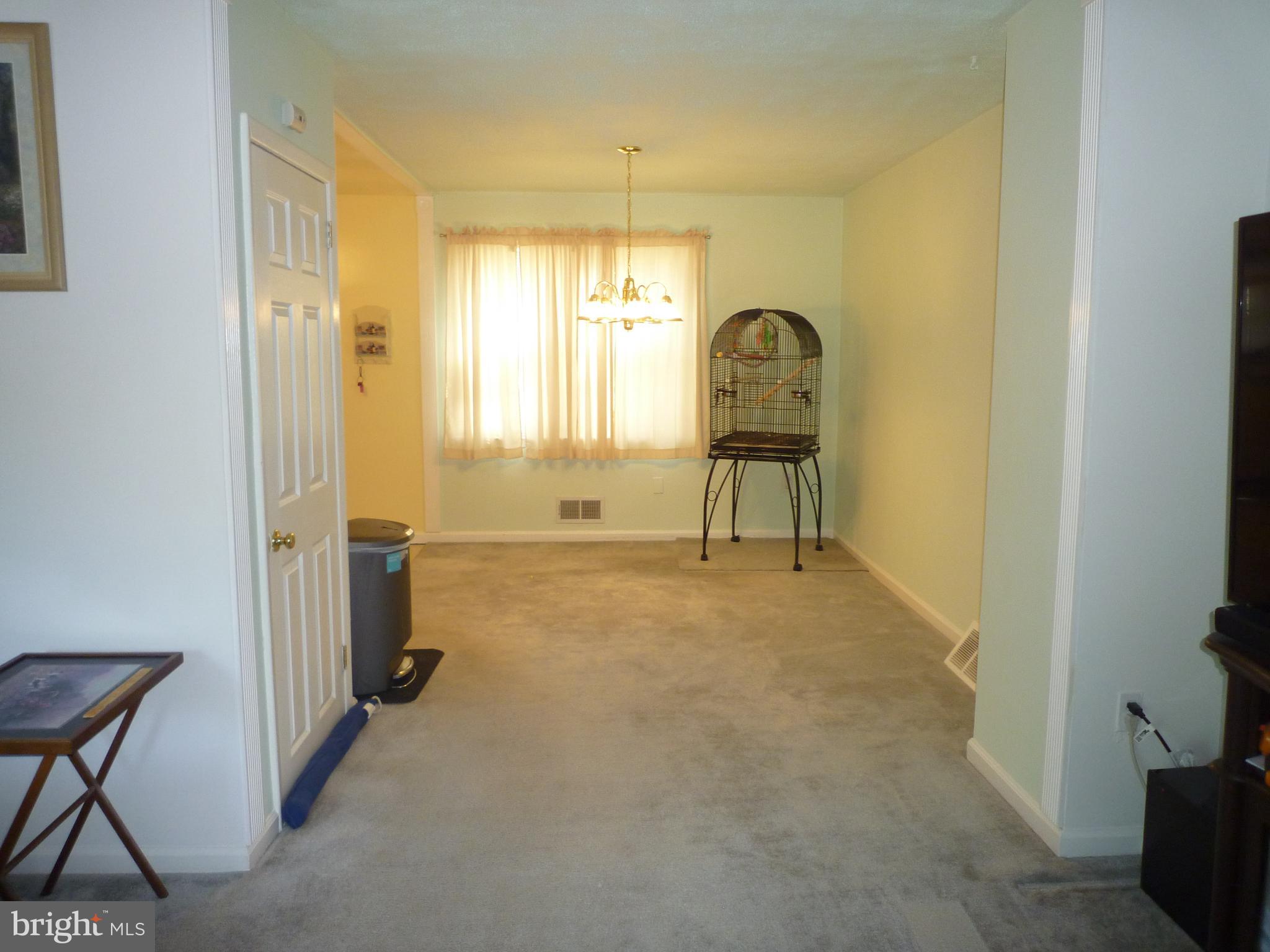 207 Southeastern Terrace Baltimore, MD 21221 - Photo 7 of 28 Living Room