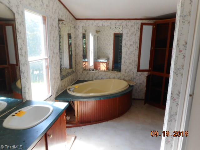 386 Michaels Road Mocksville, NC 27028 - Photo 11 of 17 Master Bathroom