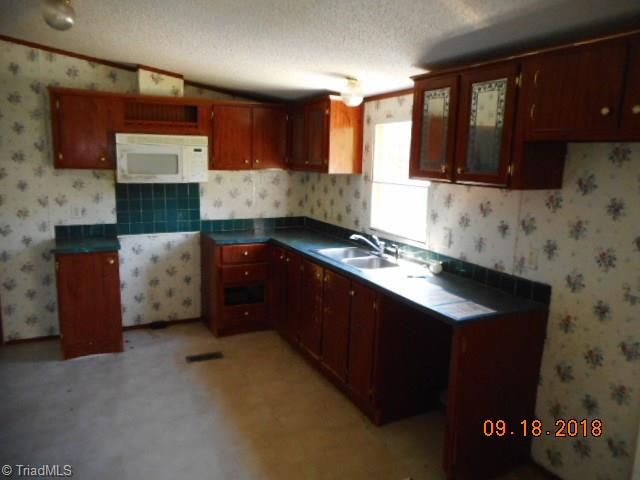 386 Michaels Road Mocksville, NC 27028 - Photo 6 of 17 Kitchen