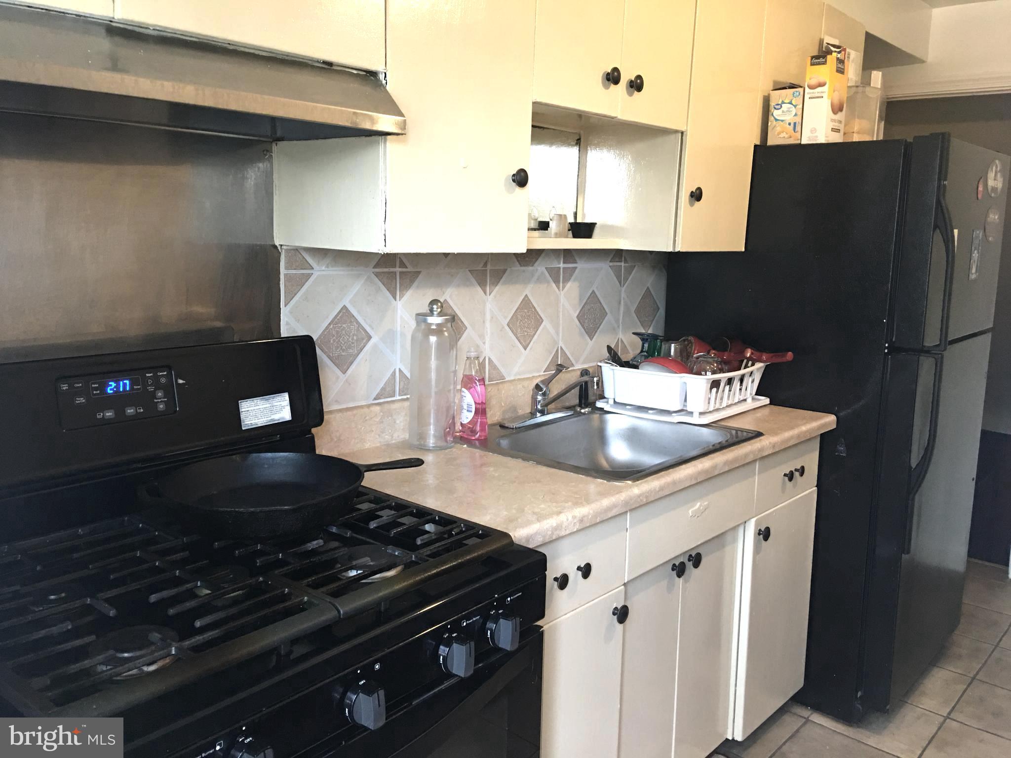 5939 Glenkirk Road Baltimore, MD 21239 - Photo 8 of 27 Kitchen