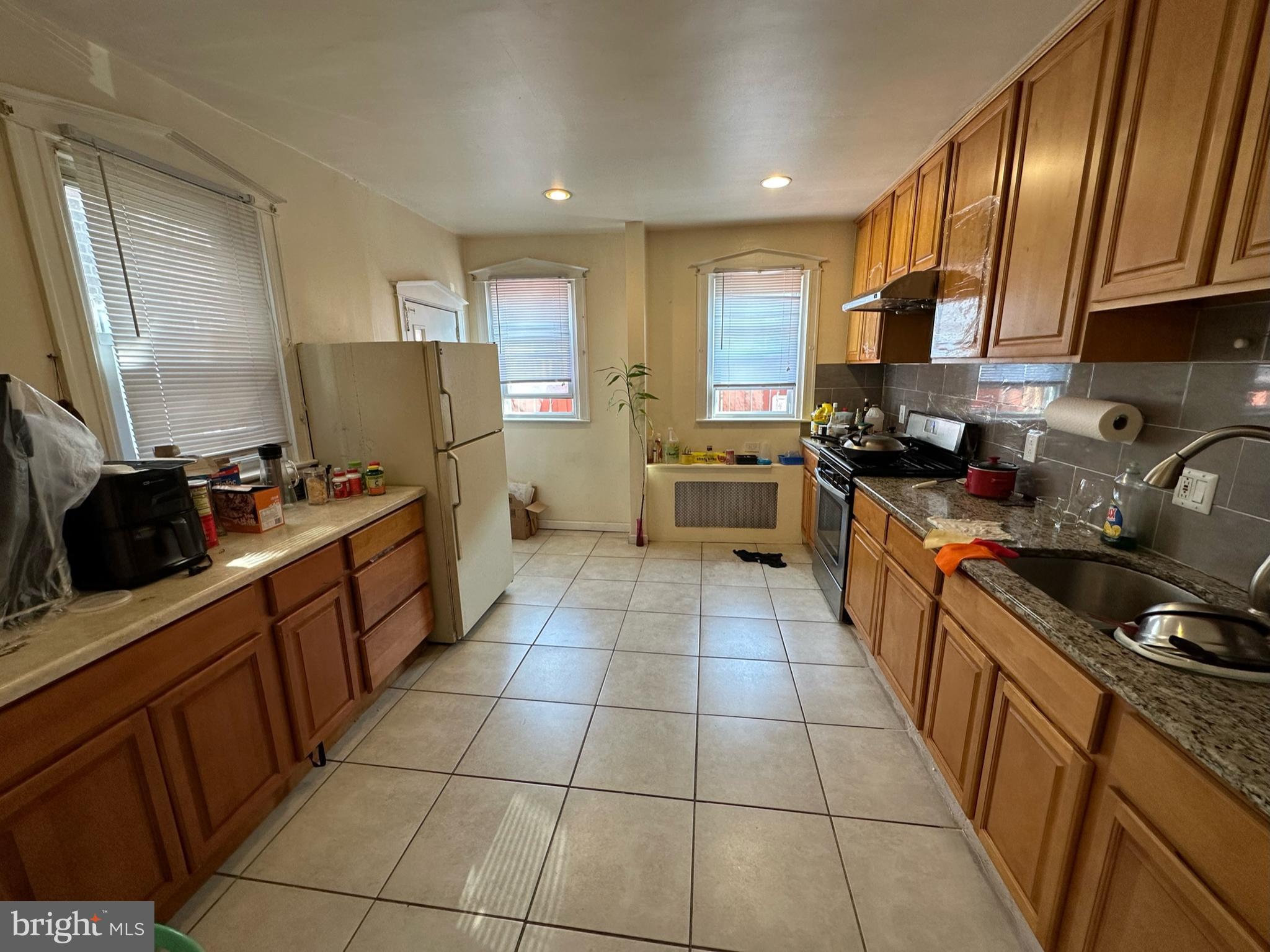 3333 Friendship Street Philadelphia, PA 19149 - Photo 4 of 10 Kitchen