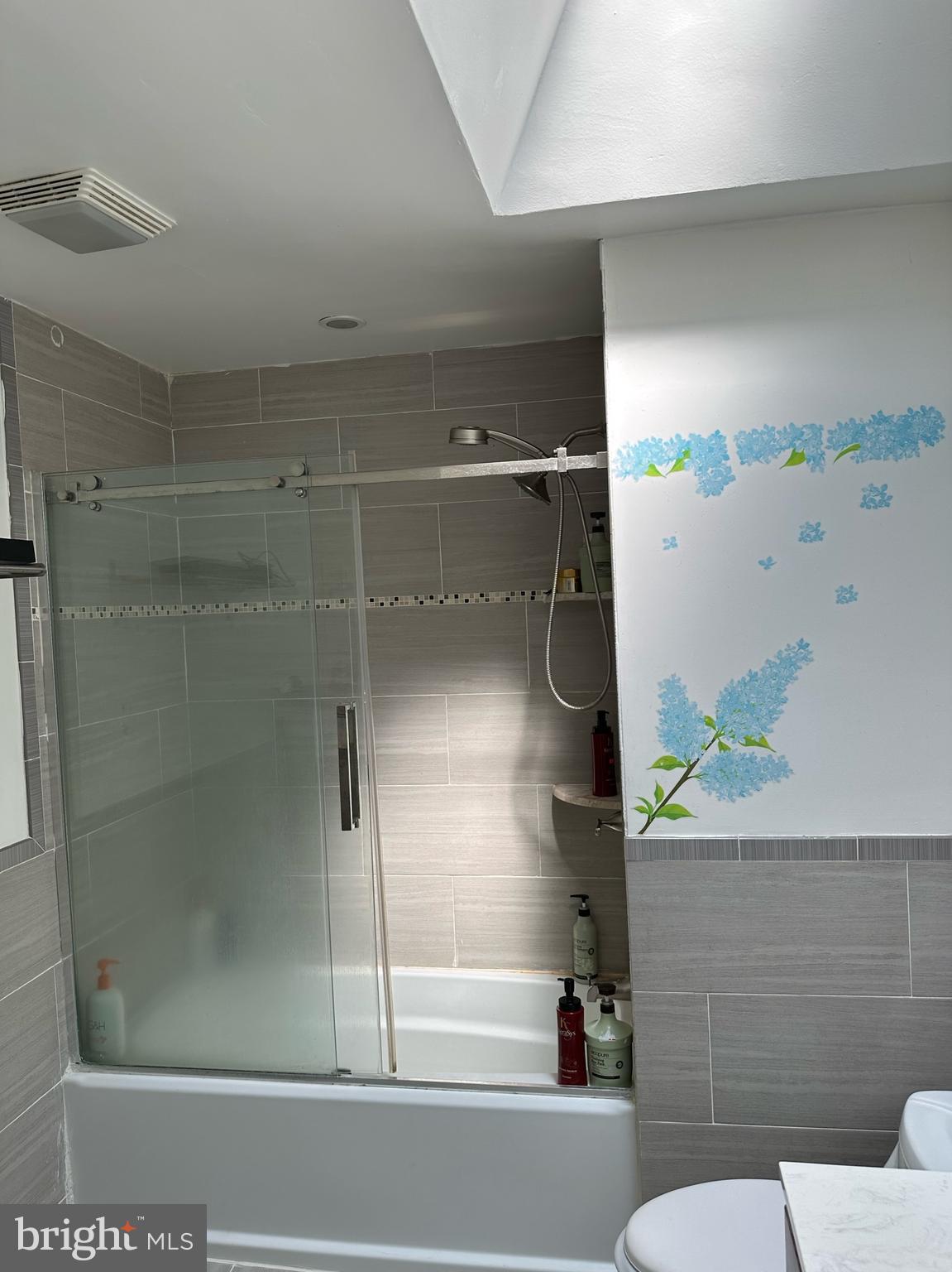 3333 Friendship Street Philadelphia, PA 19149 - Photo 8 of 10 Bathroom