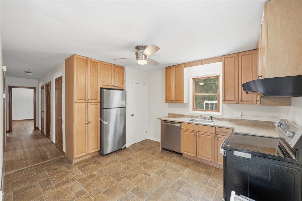 68 Leonard Street Burlington, VT 05408 - Photo 12 of 39