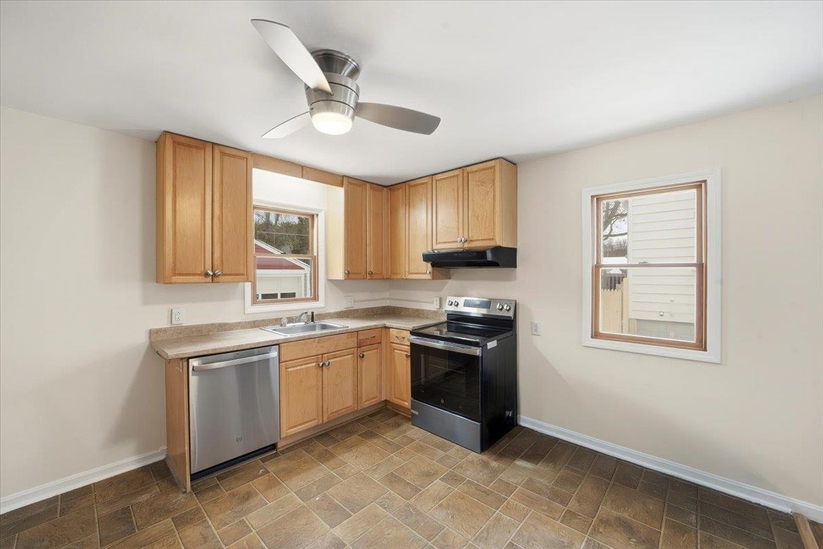 68 Leonard Street Burlington, VT 05408 - Photo 13 of 39