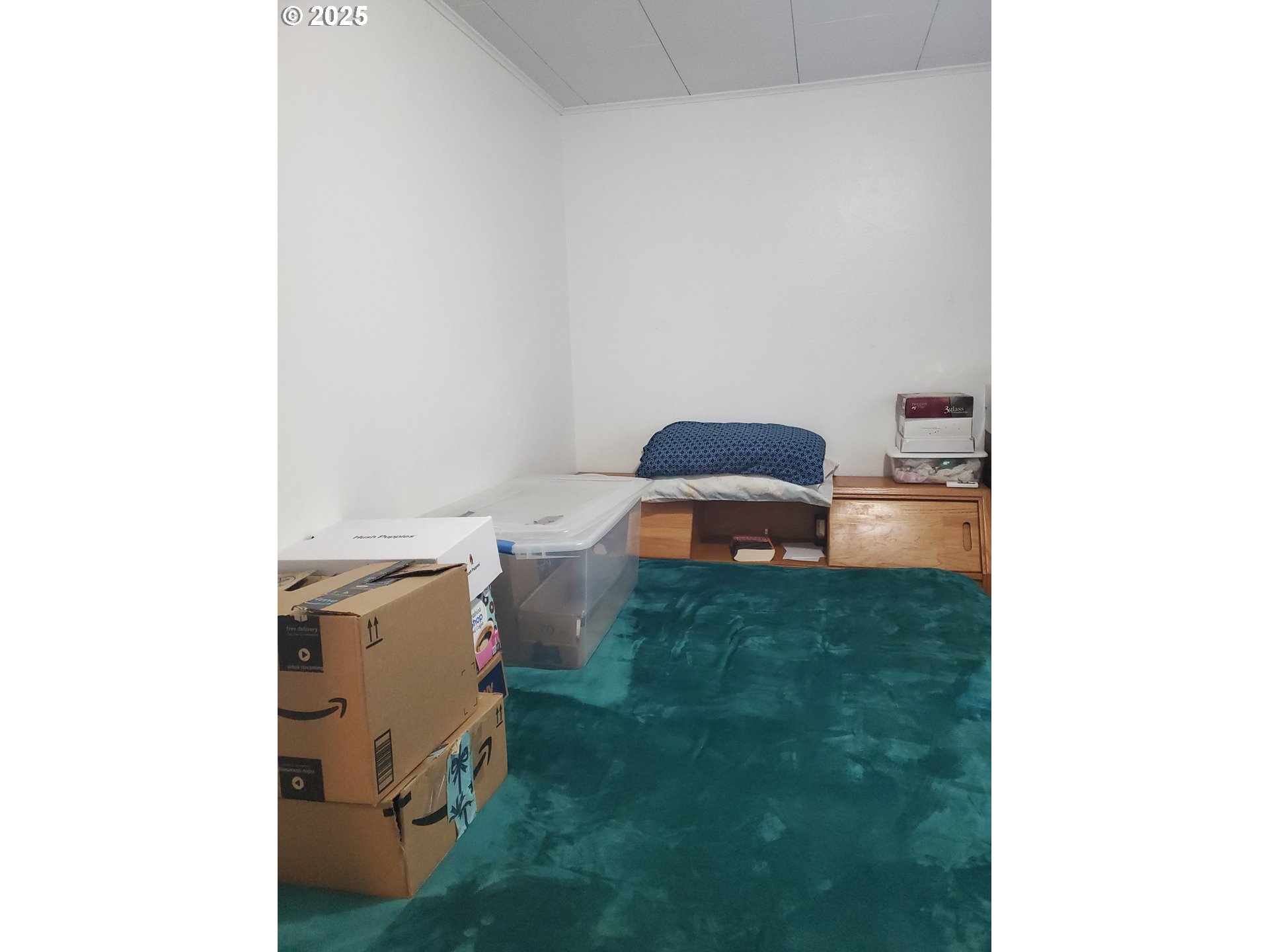 2075 Johnson Street North Bend, OR 97459 - Photo 14 of 20 a utility room with sink and window