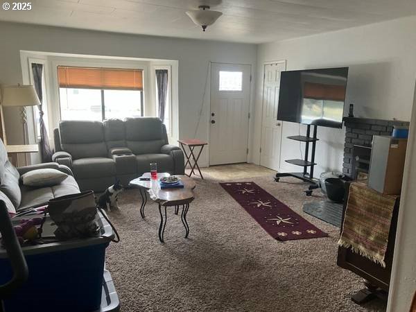 2075 Johnson Street North Bend, OR 97459 - Photo 20 of 20 a living room with furniture and a window
