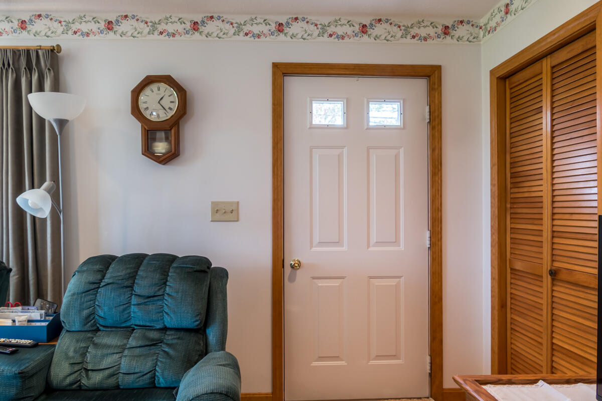 800 North Road Yarmouth, ME 04096 - Photo 19 of 60 12-Front door (2 of 2)