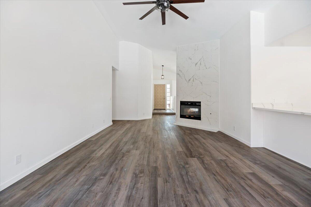68635 Panorama Road Cathedral City, CA 92234 - Photo 30 of 58 25-Family Room