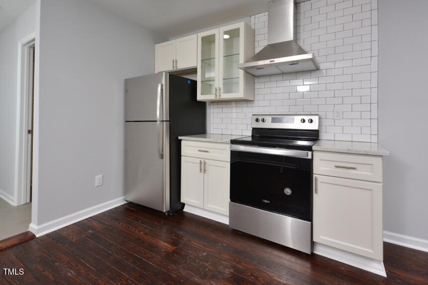1032 Cornell Street, Unit B Durham, NC 27707 - Photo 6 of 10 a kitchen with a stove and a refrigerator