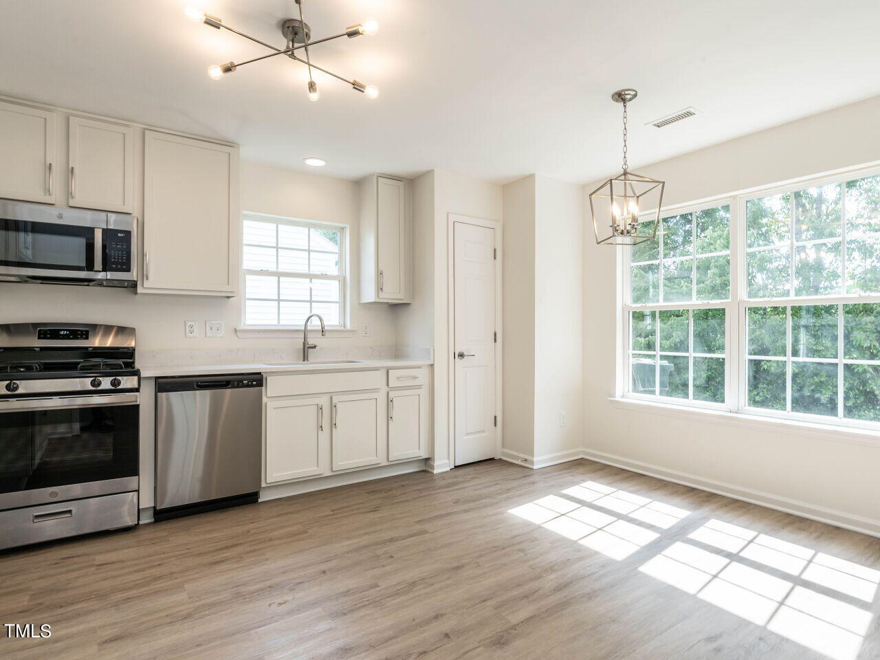 1525 Cricket Ridge Drive Raleigh, NC 27610 - Photo 11 of 21 014-1280x960-kitchen