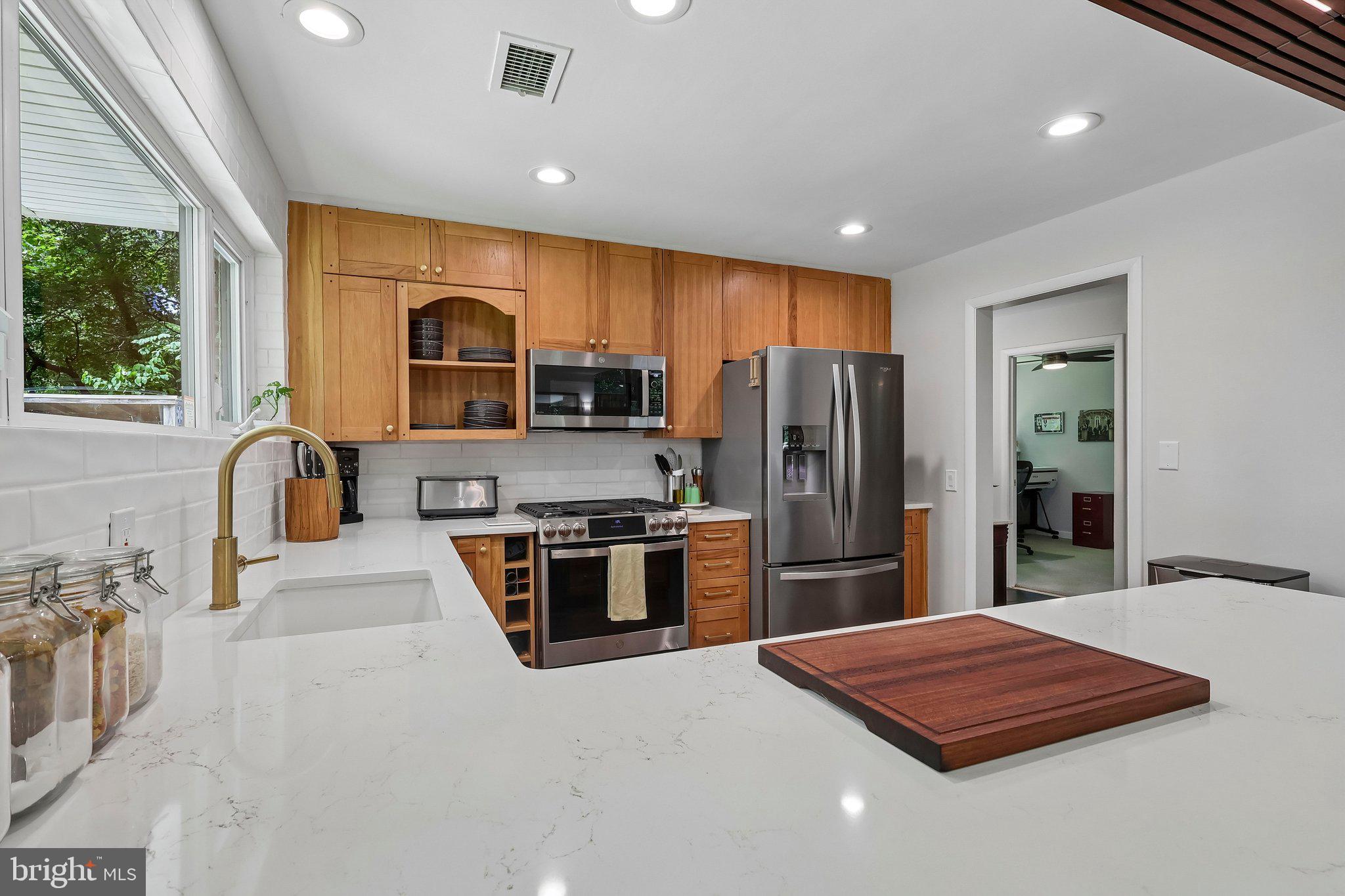 939 North Avenue Springfield, PA 19064 - Photo 17 of 49 Beautiful quartz