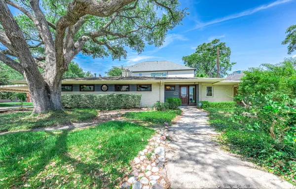 $3,900 | 6825 Bellgreen Drive, Houston, TX 77030