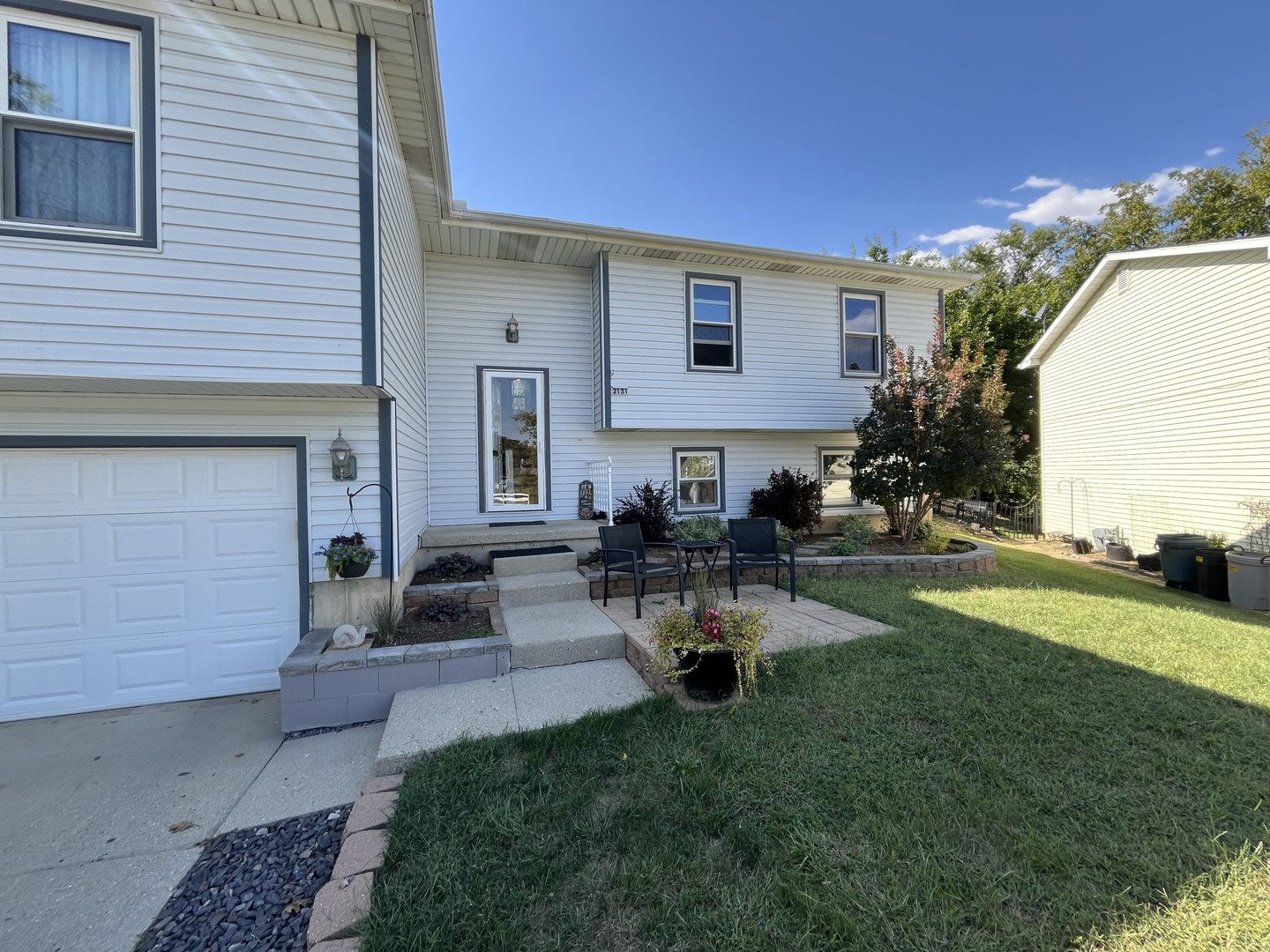 2131 Oakcrest Court Decatur, IL 62526 - Photo 2 of 55