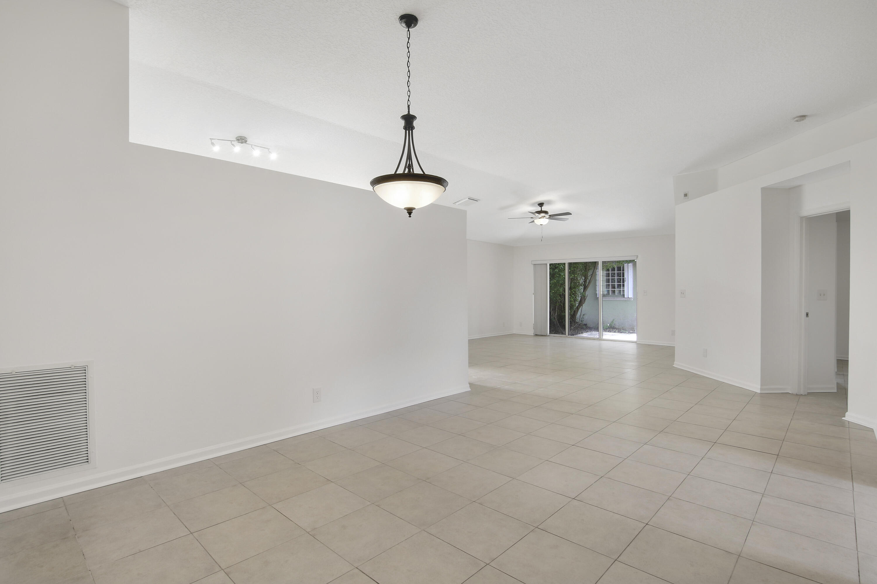 1009 Aspri Way Riviera Beach, FL 33418 - Photo 3 of 14 dining/living