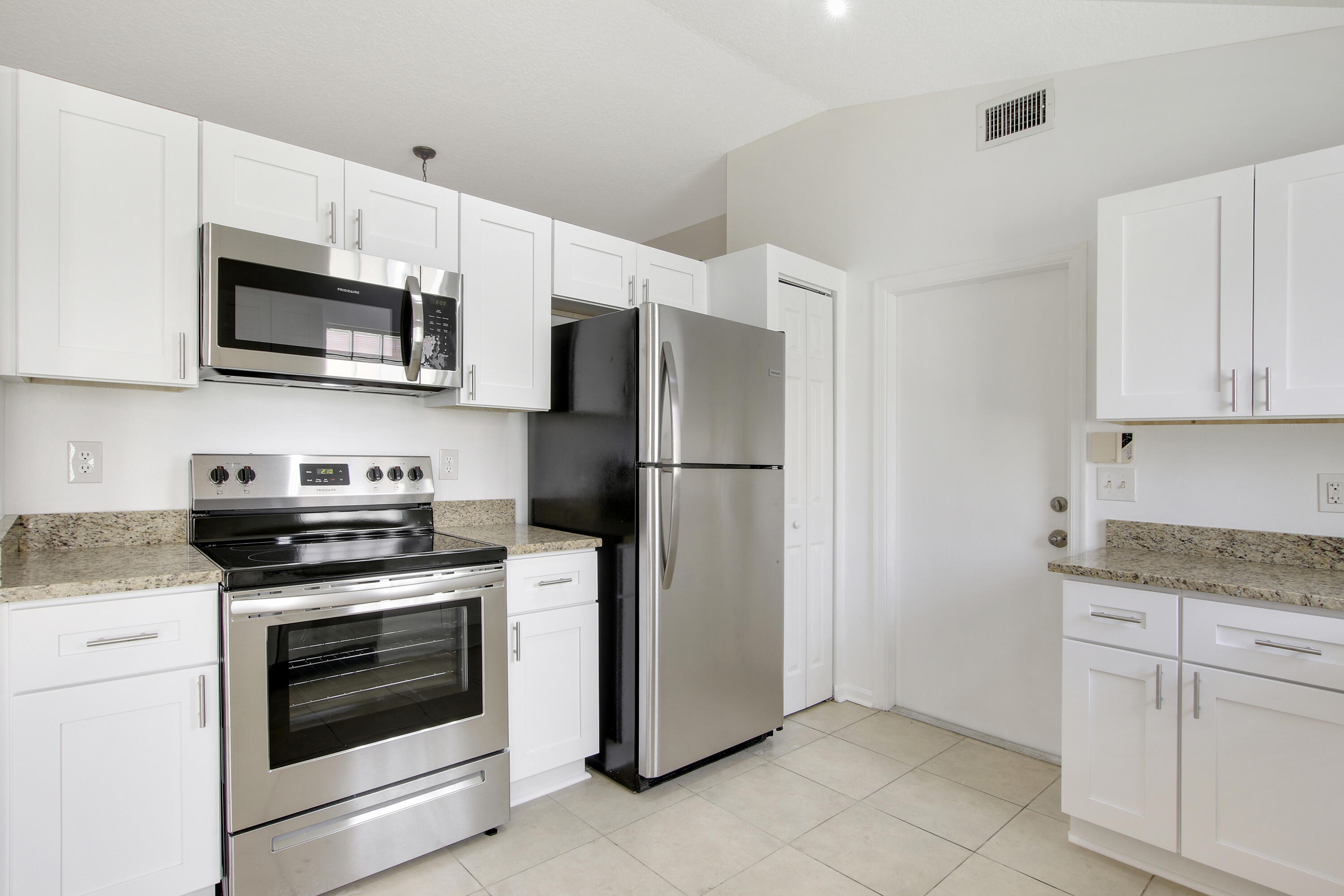 1009 Aspri Way Riviera Beach, FL 33418 - Photo 5 of 14 kitchen