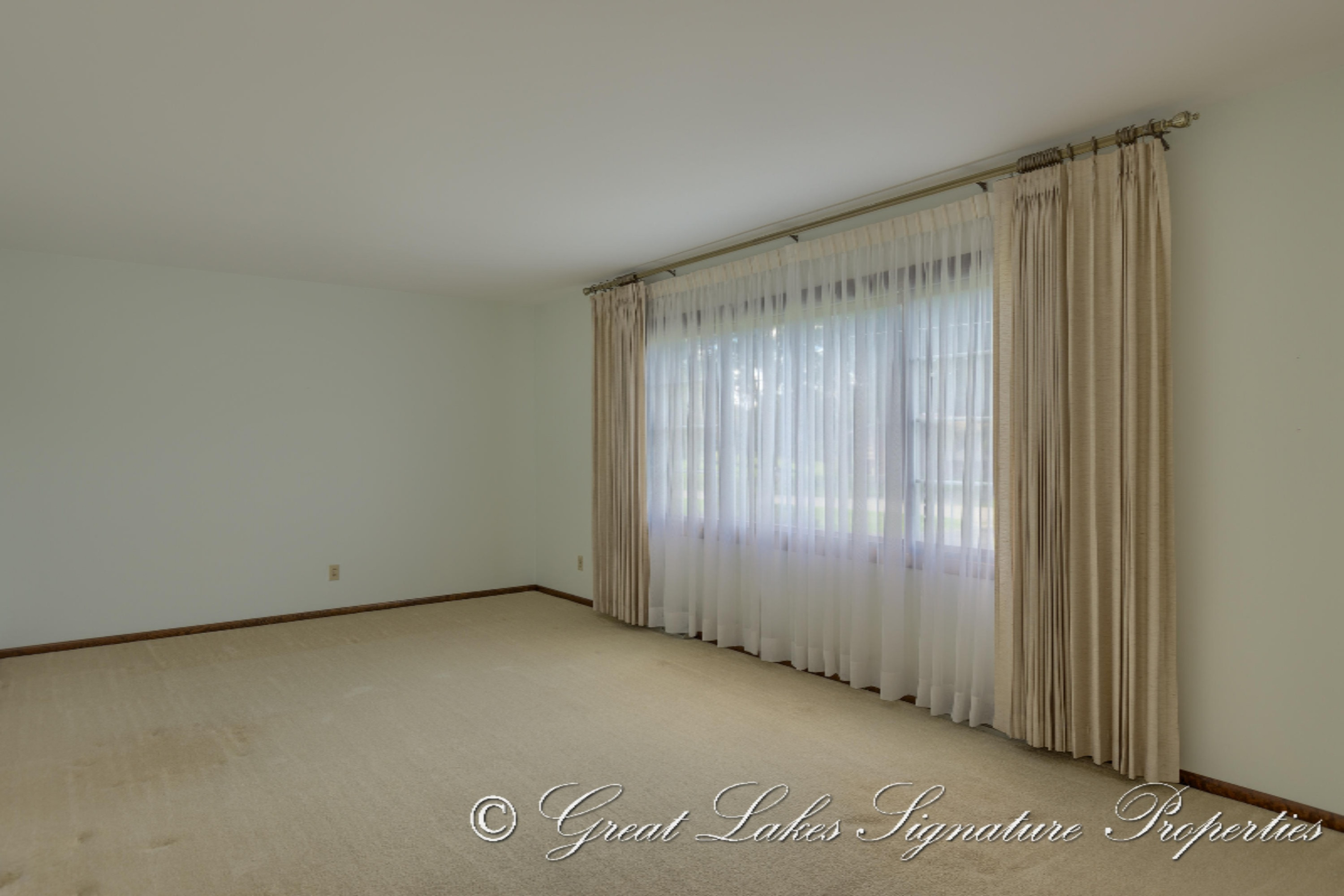722 North State Road Belding, MI 48809 - Photo 4 of 42 02 Living Room