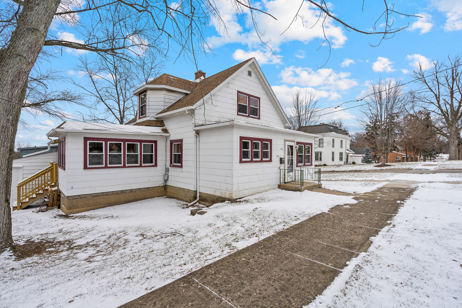 501 South Hamilton Street Lockport, IL 60441 - Photo 1 of 45 a house with trees in the background