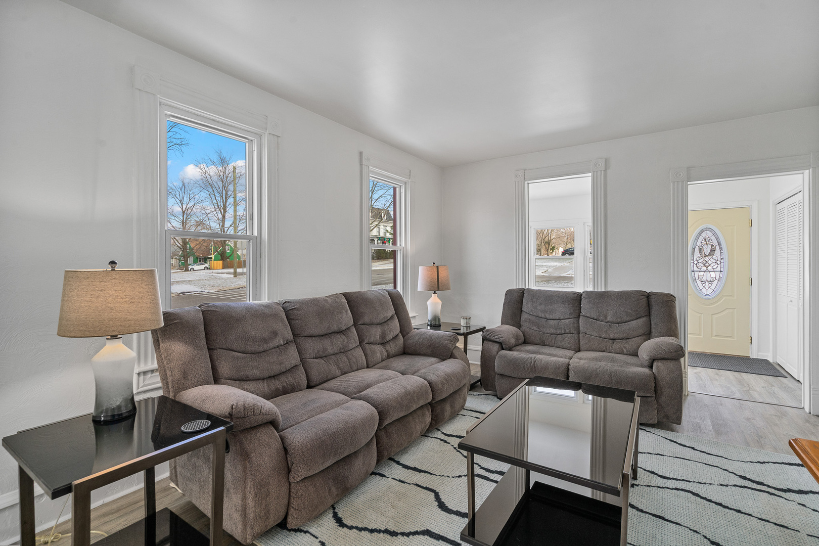501 South Hamilton Street Lockport, IL 60441 - Photo 2 of 45 a living room with furniture
