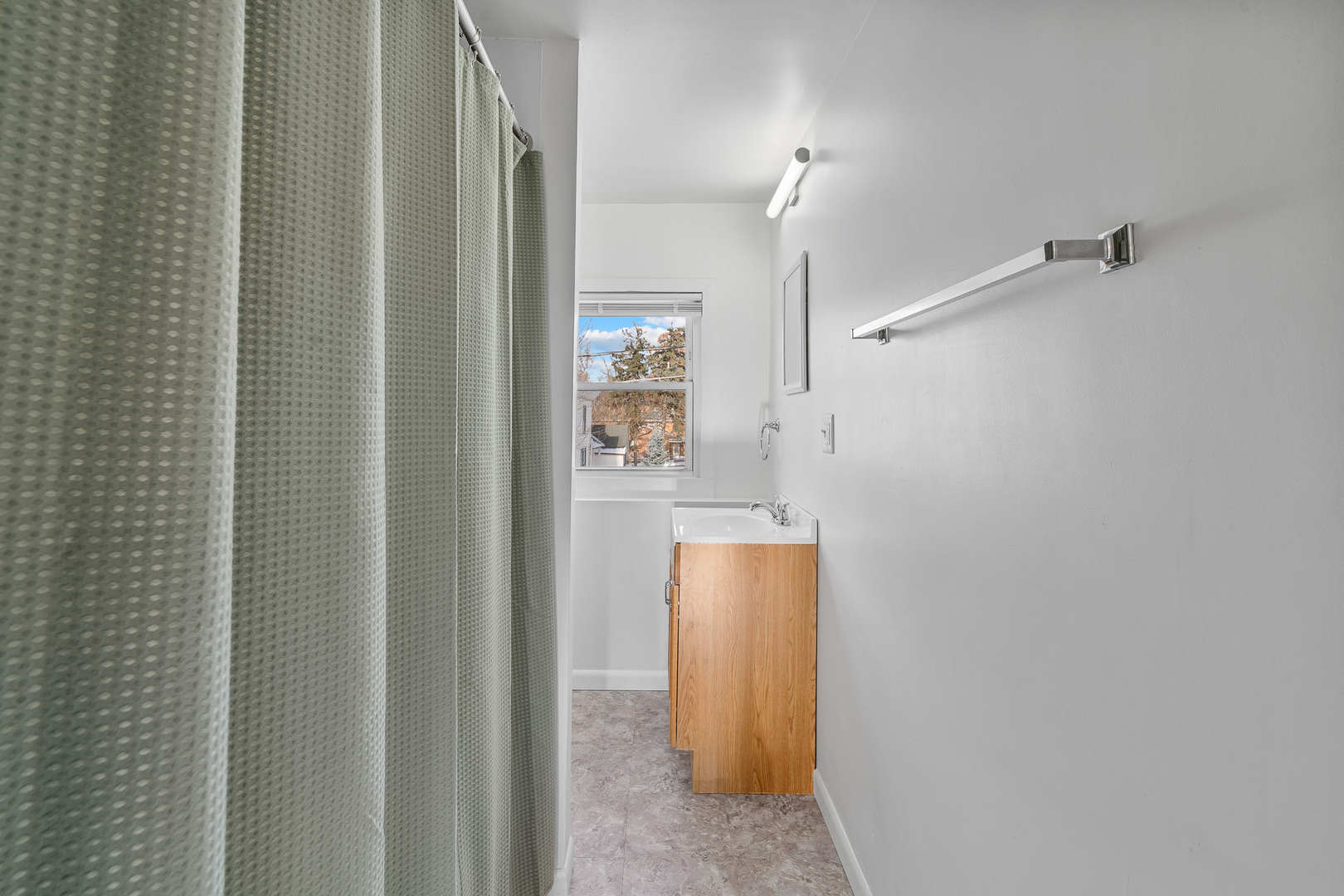 501 South Hamilton Street Lockport, IL 60441 - Photo 24 of 45 a bathroom with a shower and a sink