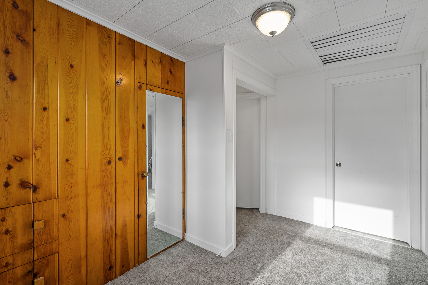 501 South Hamilton Street Lockport, IL 60441 - Photo 29 of 45 a view of elevator with hallway