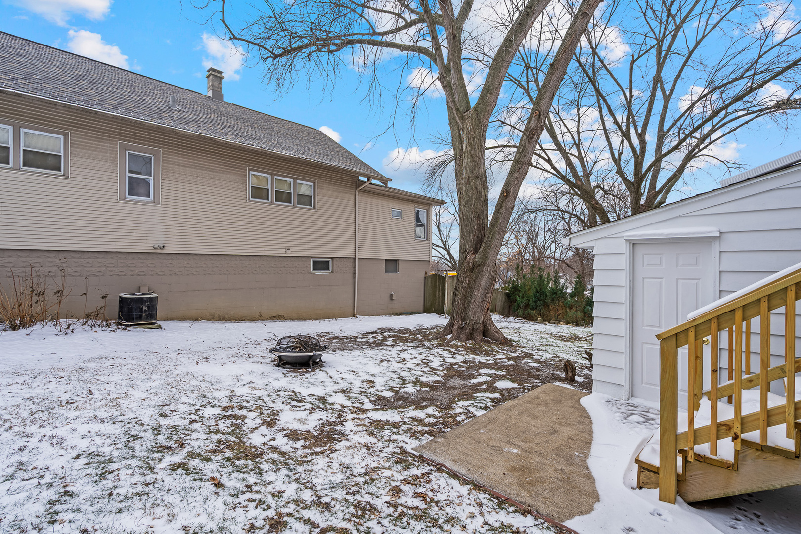 501 South Hamilton Street Lockport, IL 60441 - Photo 45 of 45 a front view of a house with backyard