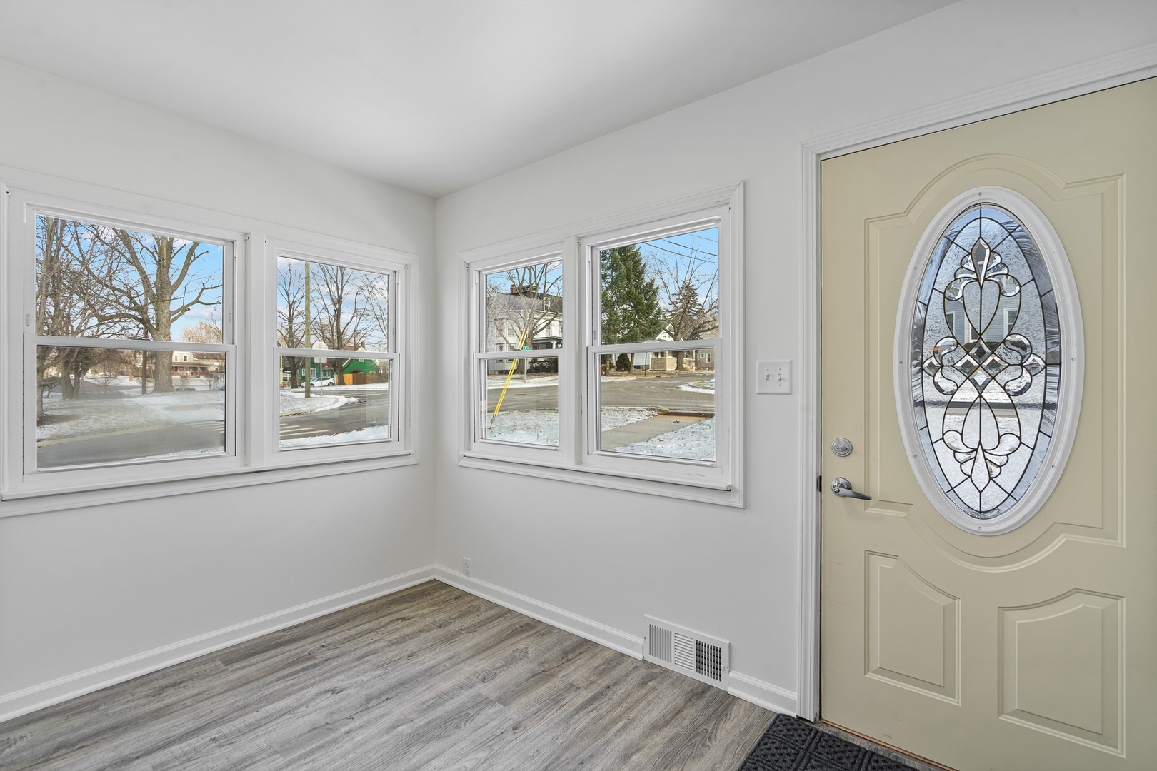 501 South Hamilton Street Lockport, IL 60441 - Photo 5 of 45 an empty room with a window wooden floor and a rug