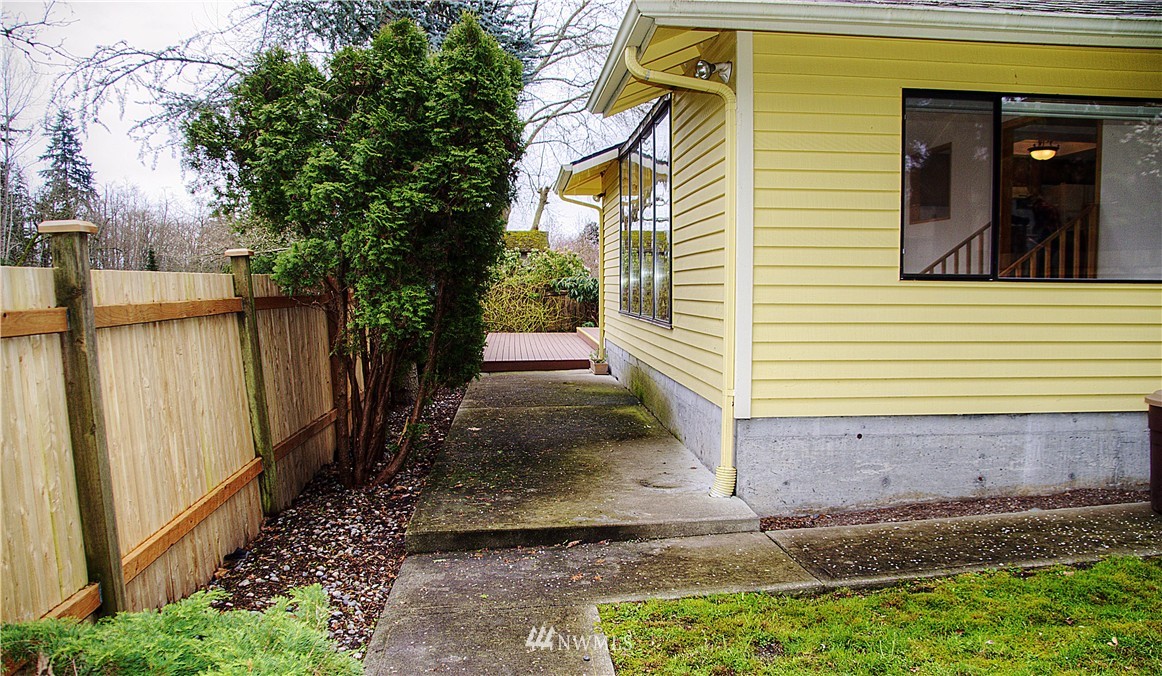 522 166th Place Southeast Bothell, WA 98012 - Photo 3 of 17