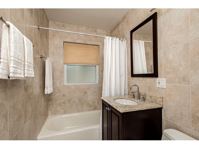 289 Wagner Road Northfield, IL 60093 - Photo 9 of 10 a bathroom with a sink mirror and a bathtub