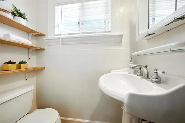 $799,999 | 2539 Grande Vista Avenue, Oakland, CA 94601