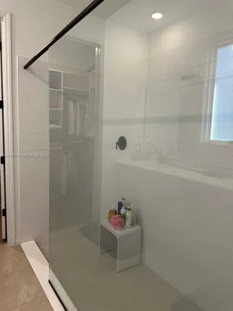 $2,700 | 2952 Embark, Miami, FL 33179