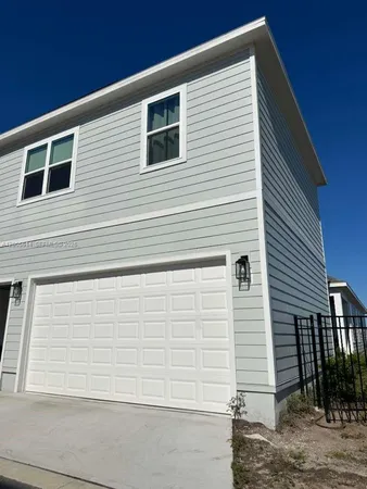 $2,700 | 2952 Embark, Miami, FL 33179