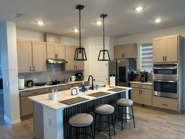 $2,700 | 2952 Embark, Miami, FL 33179