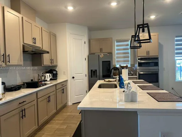 $2,700 | 2952 Embark, Miami, FL 33179