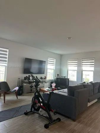 $2,700 | 2952 Embark, Miami, FL 33179