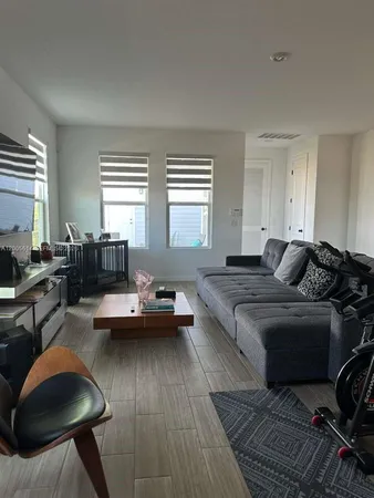 $2,700 | 2952 Embark, Miami, FL 33179