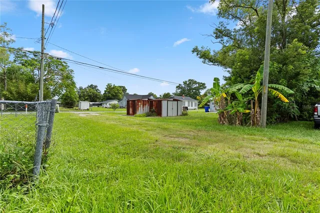 a view of a house with a big yard