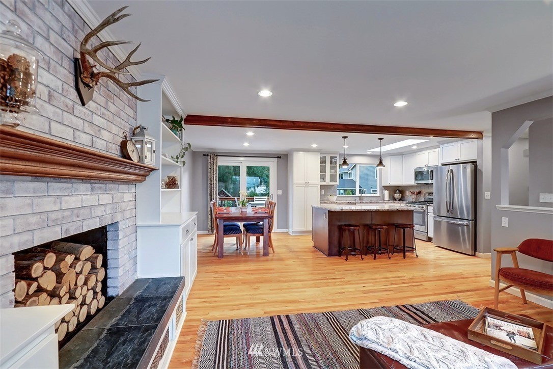 21614 2nd Avenue Southeast Bothell, WA 98021 - Photo 3 of 23 Gallery Image 3