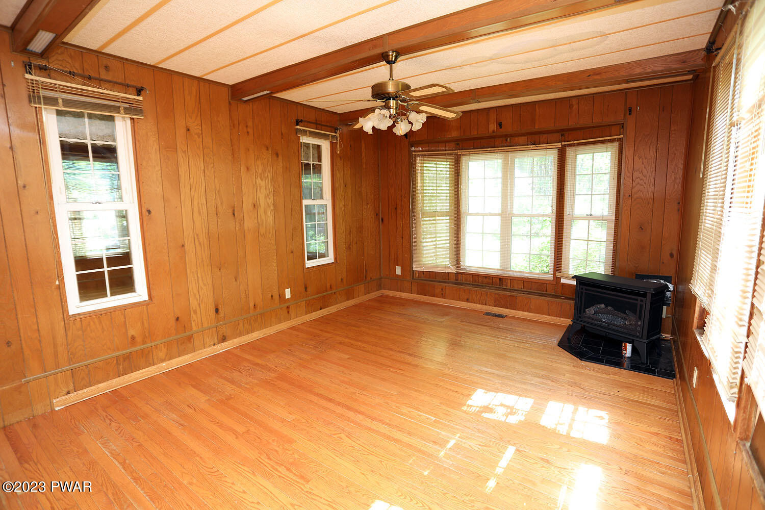 33 Buckley Road Equinunk, PA 18417 - Photo 10 of 30 Living Room
