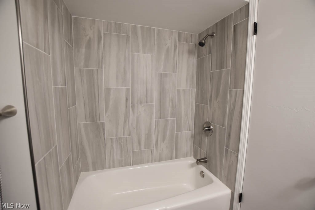 2515 Durand Road Akron, OH 44333 - Photo 21 of 34 Full Bathroom