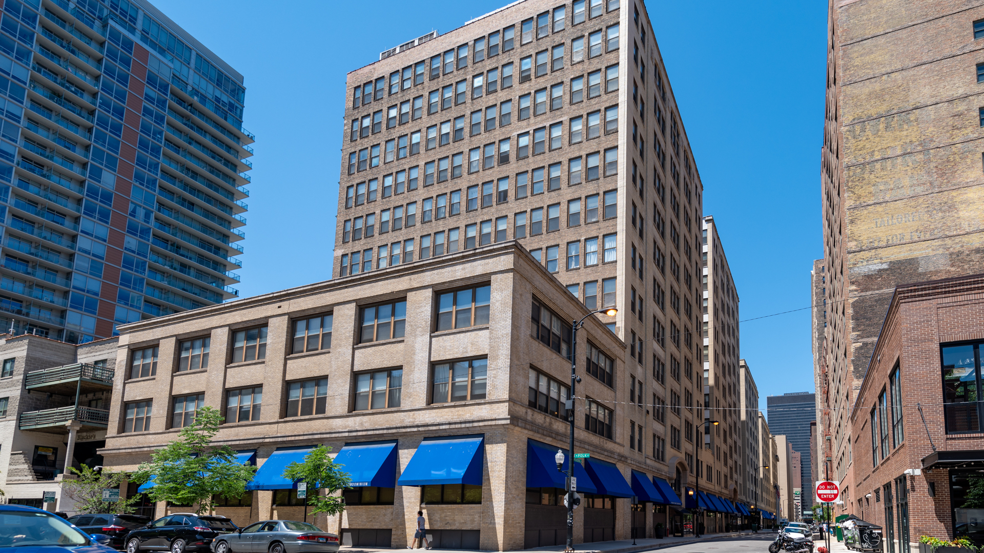 780 South Federal Street, Unit 1106 Chicago, IL 60605 - Photo 19 of 32 a front view of a building