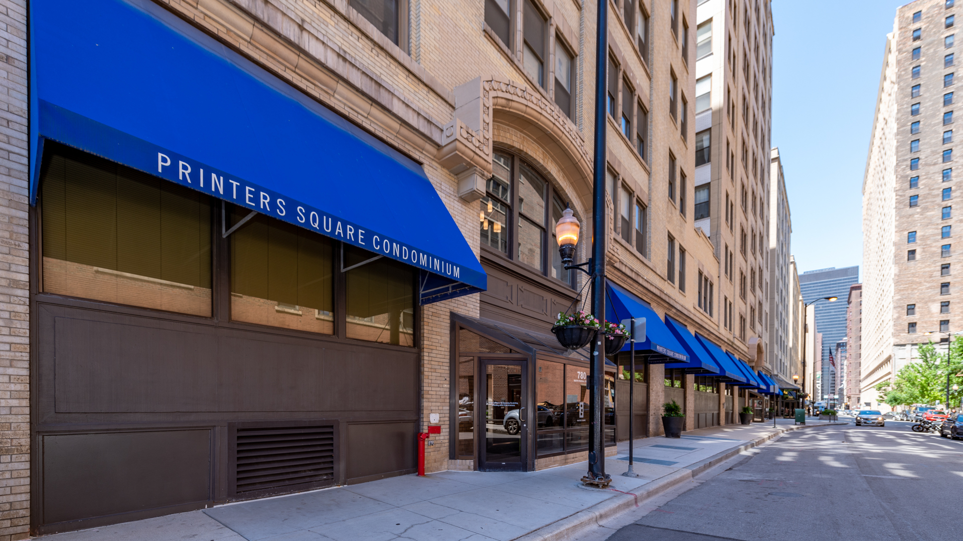 780 South Federal Street, Unit 1106 Chicago, IL 60605 - Photo 21 of 32 a view of a building with many windows