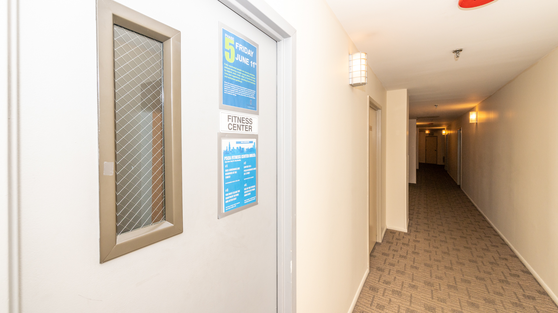 780 South Federal Street, Unit 1106 Chicago, IL 60605 - Photo 27 of 32 a view of a hallway with a white walls