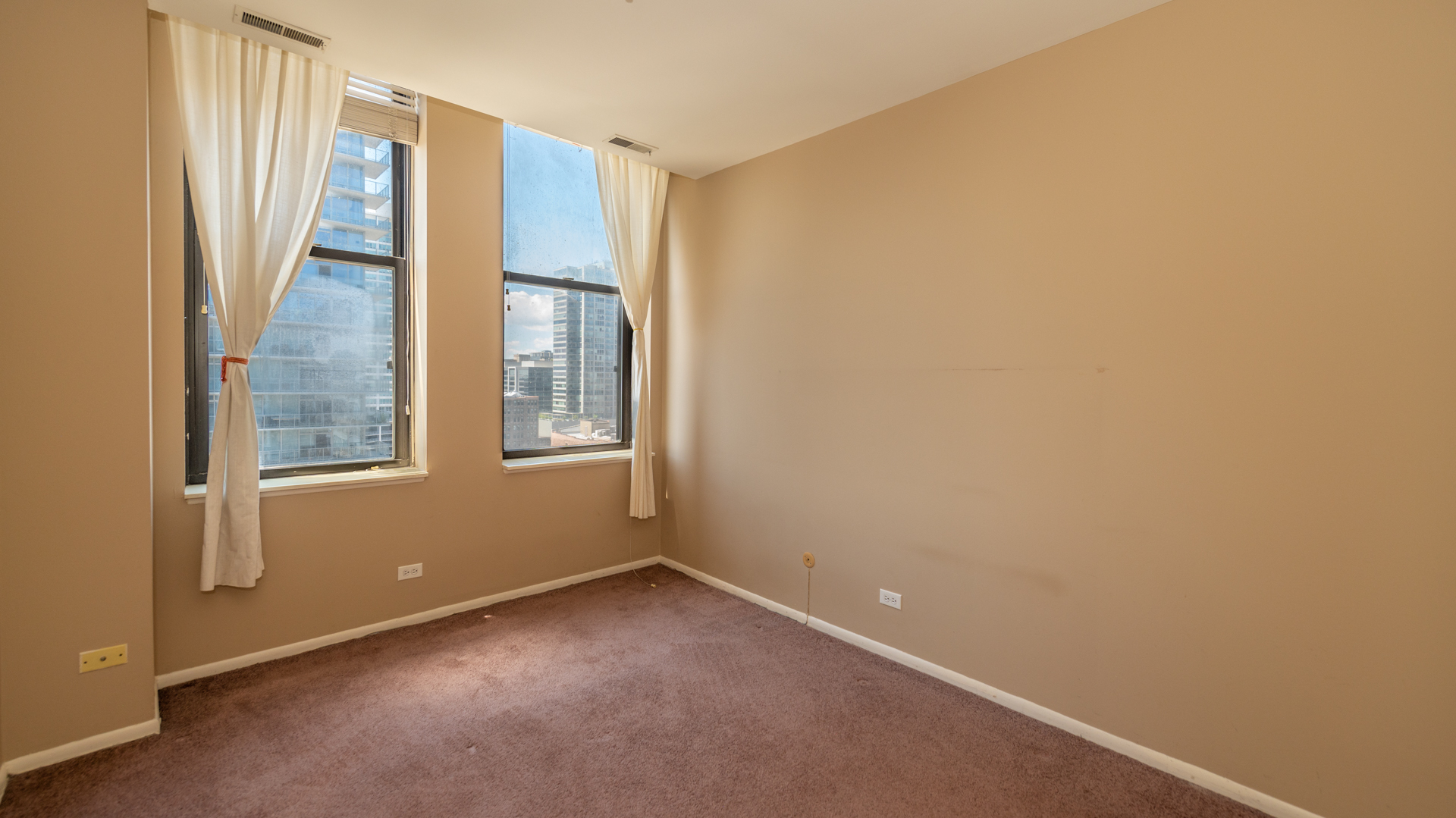 780 South Federal Street, Unit 1106 Chicago, IL 60605 - Photo 6 of 32 a view of an empty room with windows