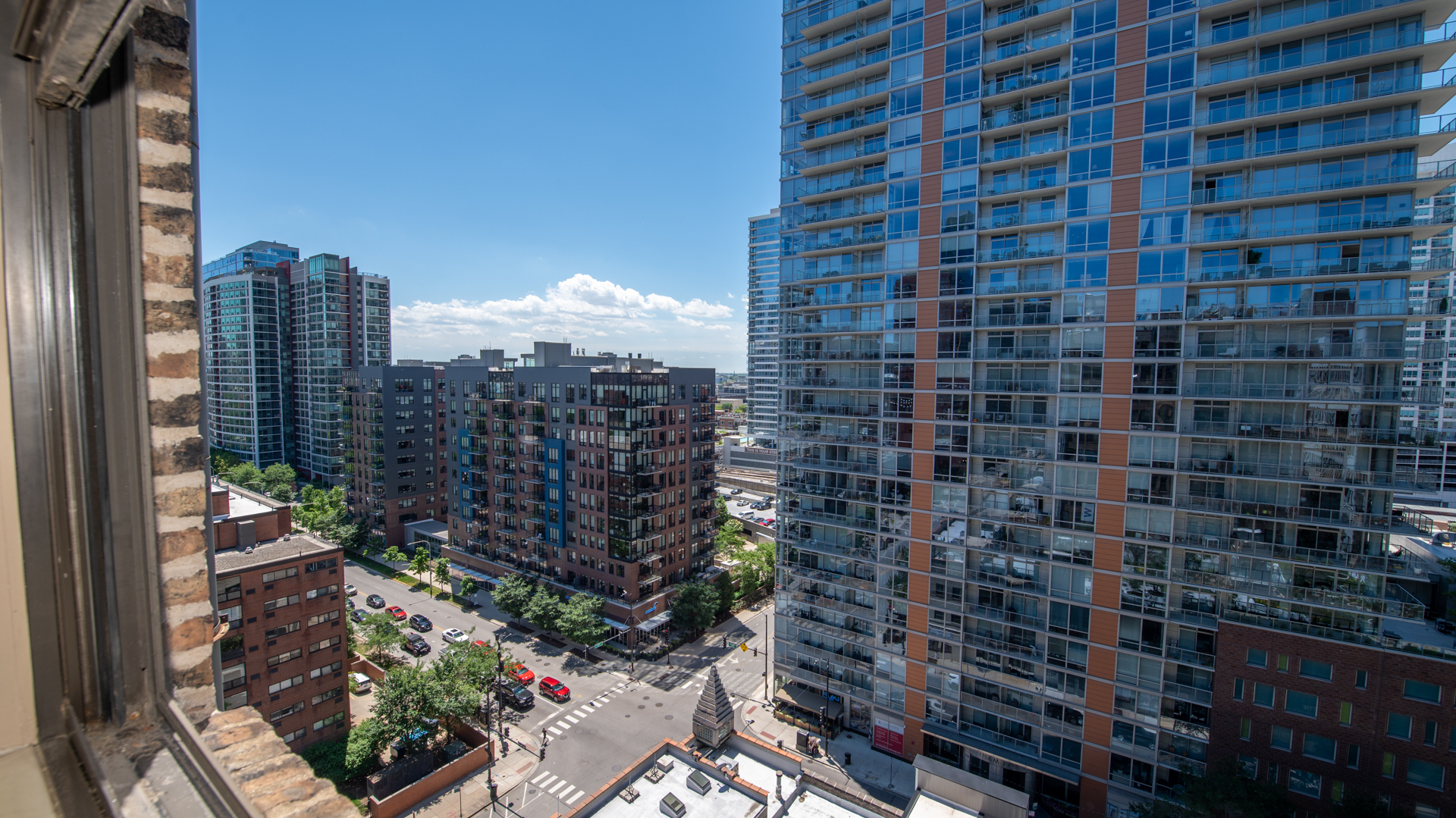 780 South Federal Street, Unit 1106 Chicago, IL 60605 - Photo 10 of 32 a view of a city with tall buildings