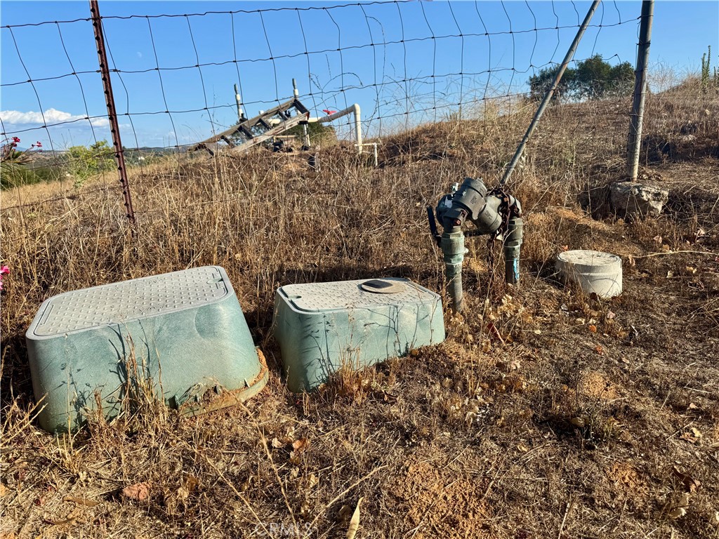 22735 Carancho Road Temecula, CA 92590 - Photo 17 of 17 a view of a backyard of the house